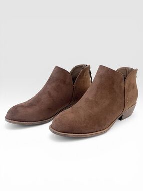 Journee Collection Livvy Ankle Booties Faux Suede Zip Back Brown 8.5 WIDE NEW